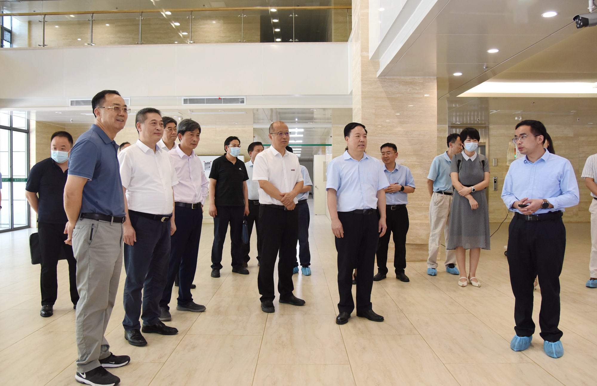 金安江汇报生物医学与健康学院发展基本情况(匡敏 摄)